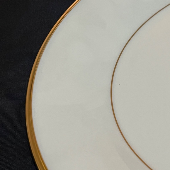 LIKE NEW: Oval Serving Platter, Eternal by Lenox, gold-rimmed fine china - Picture 5 of 6